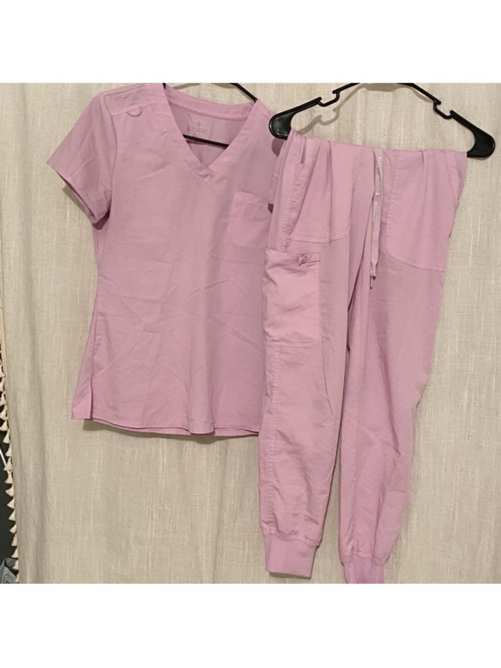Med Couture Women's Lavender V-Neck Scrub Top & Jogger Pants